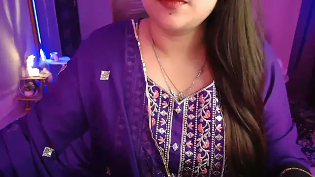 Snapshot of Mitikaa chatting on 3, 11, 2025 Mitikaa online show from 3, 11, 2025