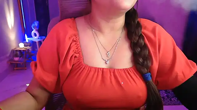 Snapshot of Mitikaa chatting on 20, 11, 2025 Mitikaa online show from 20, 11, 2025