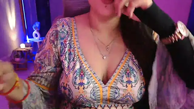 Snapshot of Mitikaa chatting on 21, 11, 2025 Mitikaa online show from 21, 11, 2025