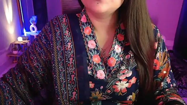 Snapshot of Mitikaa chatting on 24, 11, 2025 Mitikaa online show from 24, 11, 2025