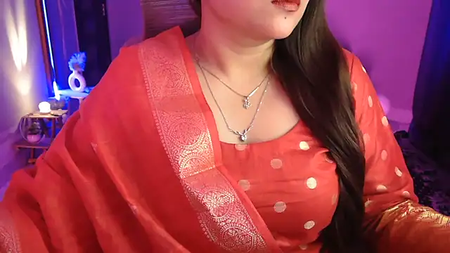 Snapshot of Mitikaa chatting on 25, 11, 2025 Mitikaa online show from 25, 11, 2025