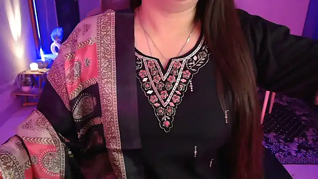 Snapshot of Mitikaa chatting on 26, 11, 2025 Mitikaa online show from 26, 11, 2025