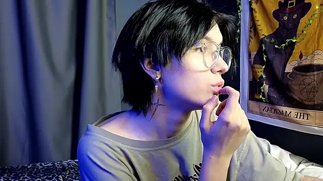 Hyeon Jin online show from 2, 2, 2025