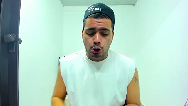 Snapshot of EnriquevillaF chatting on 5, 2, 2025 EnriquevillaF online show from 5, 2, 2025