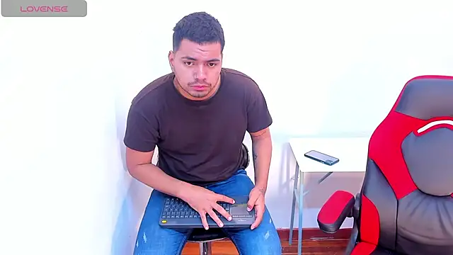 Snapshot of EnriquevillaF chatting on 8, 2, 2025 EnriquevillaF online show from 8, 2, 2025
