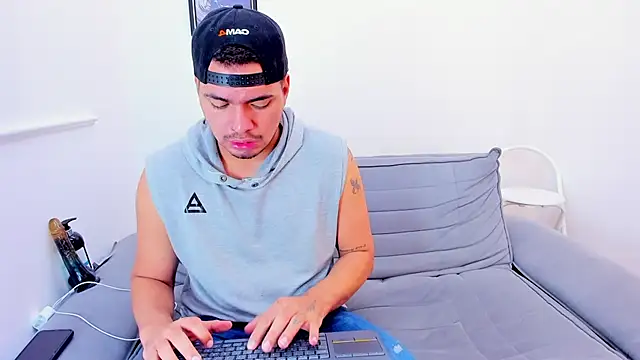 Snapshot of EnriquevillaF chatting on 13, 2, 2025 EnriquevillaF online show from 13, 2, 2025