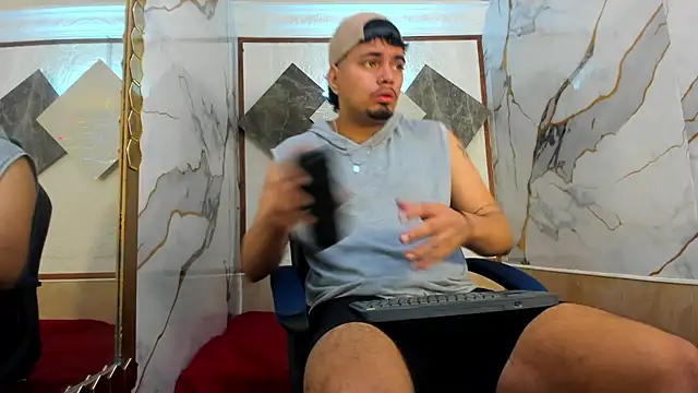 Snapshot of EnriquevillaF chatting on 8, 10, 2025 EnriquevillaF online show from 8, 10, 2025
