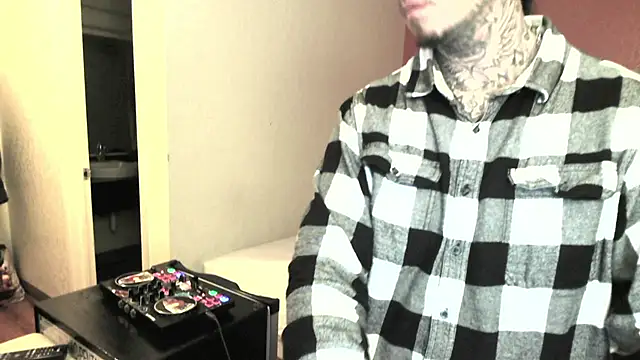 Snapshot of justthetip4209 chatting on 18, 2, 2025 justthetip4209 online show from 18, 2, 2025