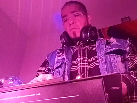 Snapshot of justthetip4209 chatting on 4, 10, 2025 justthetip4209 online show from 4, 10, 2025