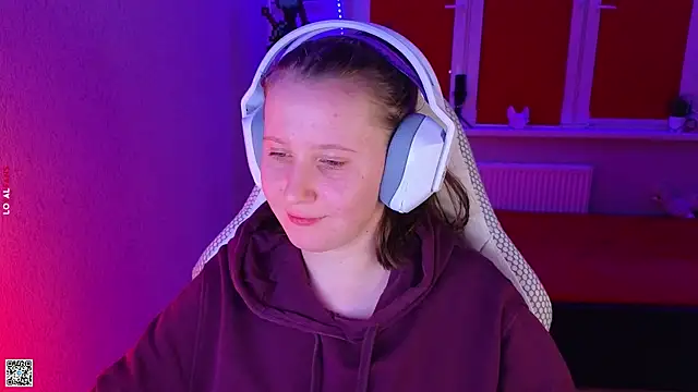 Snapshot of mon_lola chatting on 24, 10, 2025 mon lola online show from 24, 10, 2025