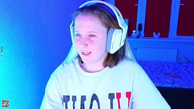 Snapshot of mon_lola chatting on 29, 10, 2025 mon lola online show from 29, 10, 2025