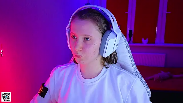 Snapshot of mon_lola chatting on 10, 11, 2025 mon lola online show from 10, 11, 2025