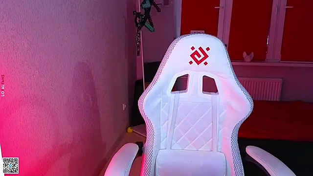 Snapshot of mon_lola chatting on 13, 11, 2025 mon lola online show from 13, 11, 2025