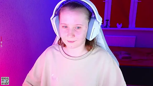 Snapshot of mon_lola chatting on 14, 11, 2025 mon lola online show from 14, 11, 2025