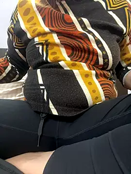 Snapshot of Red-Magic-25 chatting on 23, 11, 2025 Red-Magic-25 online show from 23, 11, 2025