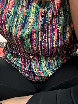 Snapshot of Red-Magic-25 chatting on 28, 11, 2025 Red-Magic-25 online show from 28, 11, 2025