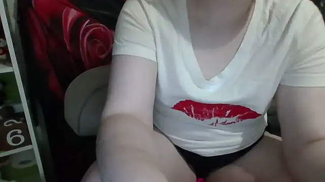 Snapshot of AverageRose chatting on 18, 6, 2026 AverageRose online show from 18, 6, 2026
