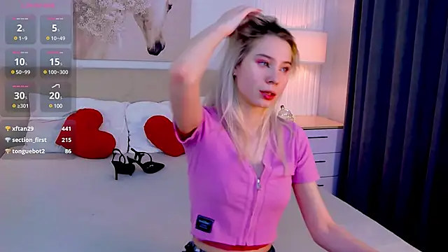 Emma plux online show from 3, 3, 2025