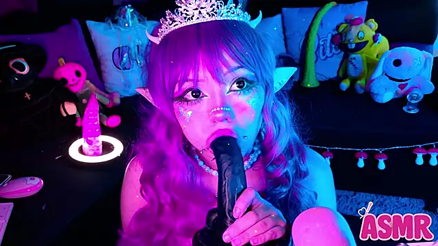 Snapshot of LaytonBox chatting on 27, 10, 2025 LaytonBox online show from 27, 10, 2025