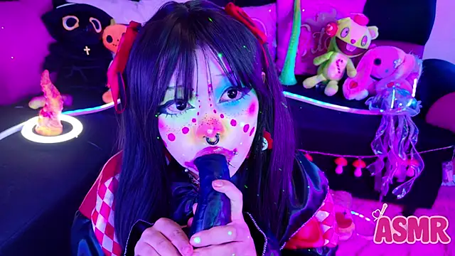 Snapshot of LaytonBox chatting on 31, 10, 2025 LaytonBox online show from 31, 10, 2025