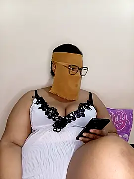 Snapshot of Samara-Bella chatting on 6, 3, 2025 Samara-Bella online show from 6, 3, 2025