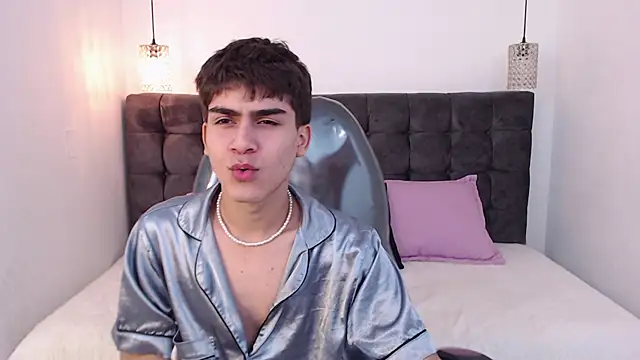 Snapshot of Tommy18__ chatting on 7, 1, 2025 Tommy18 online show from 7, 1, 2025