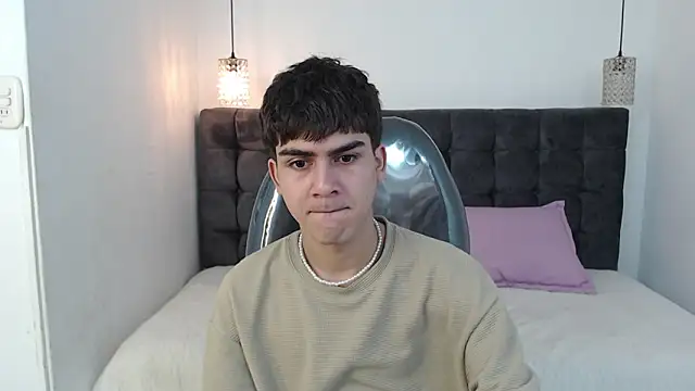 Snapshot of Tommy18__ chatting on 8, 1, 2025 Tommy18 online show from 8, 1, 2025