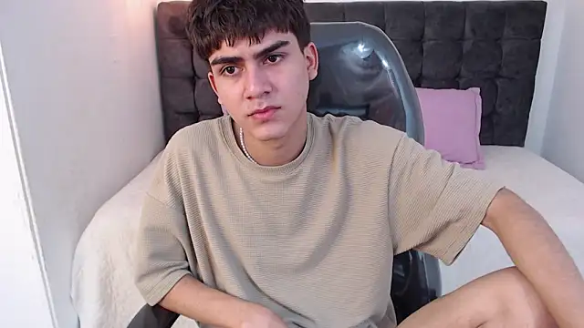 Snapshot of Tommy18__ chatting on 8, 1, 2025 Tommy18 online show from 8, 1, 2025