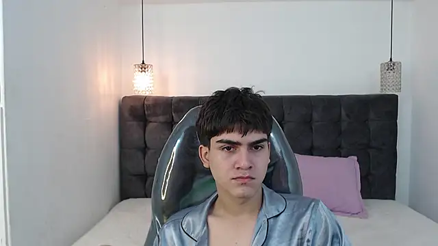 Snapshot of Tommy18__ chatting on 9, 1, 2025 Tommy18 online show from 9, 1, 2025