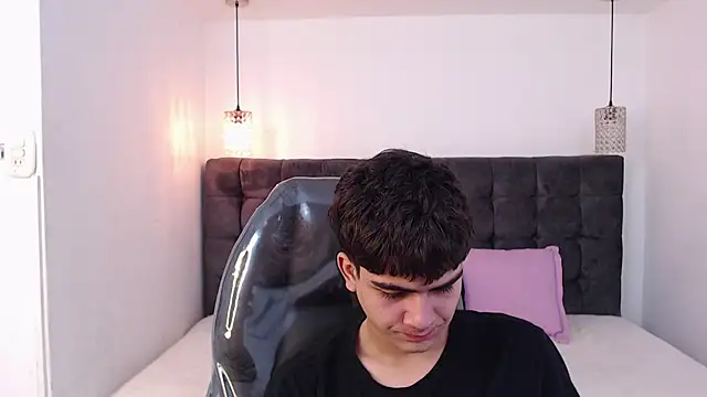 Snapshot of Tommy18__ chatting on 10, 1, 2025 Tommy18 online show from 10, 1, 2025