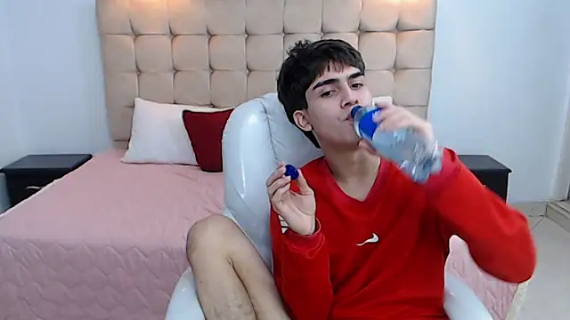 Snapshot of Tommy18__ chatting on 15, 1, 2025 Tommy18 online show from 15, 1, 2025