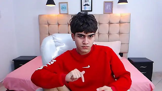 Snapshot of Tommy18__ chatting on 22, 1, 2025 Tommy18 online show from 22, 1, 2025