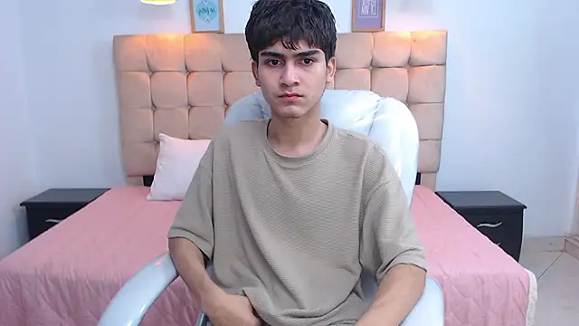 Snapshot of Tommy18__ chatting on 4, 2, 2025 Tommy18 online show from 4, 2, 2025