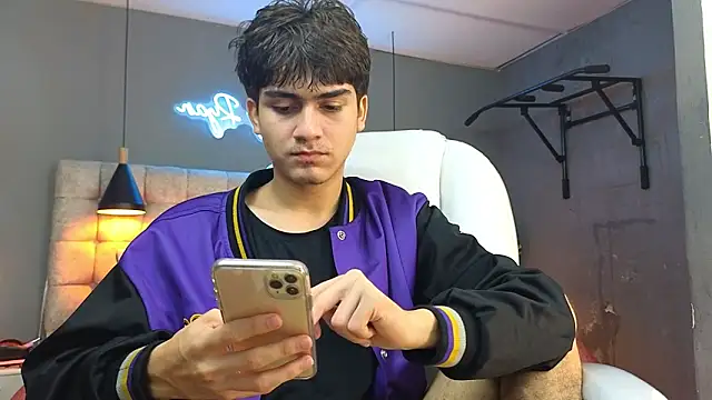 Snapshot of Tommy18__ chatting on 8, 2, 2025 Tommy18 online show from 8, 2, 2025