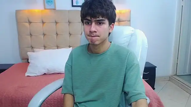 Snapshot of Tommy18__ chatting on 9, 2, 2025 Tommy18 online show from 9, 2, 2025