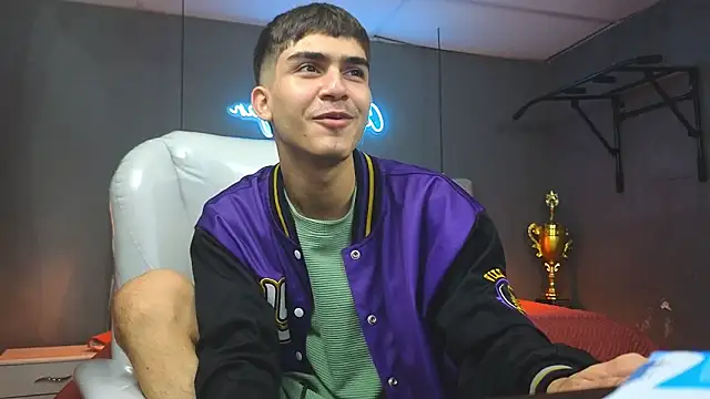 Snapshot of Tommy18__ chatting on 11, 2, 2025 Tommy18 online show from 11, 2, 2025