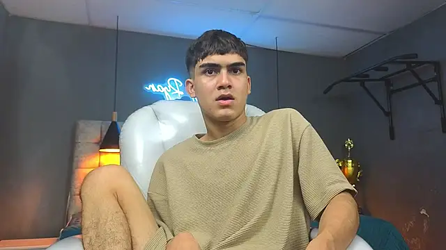 Snapshot of Tommy18__ chatting on 13, 2, 2025 Tommy18 online show from 13, 2, 2025