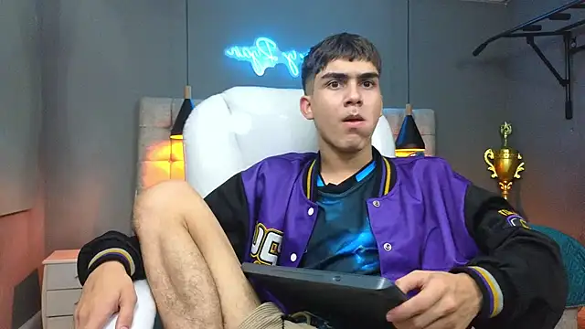 Snapshot of Tommy18__ chatting on 14, 2, 2025 Tommy18 online show from 14, 2, 2025