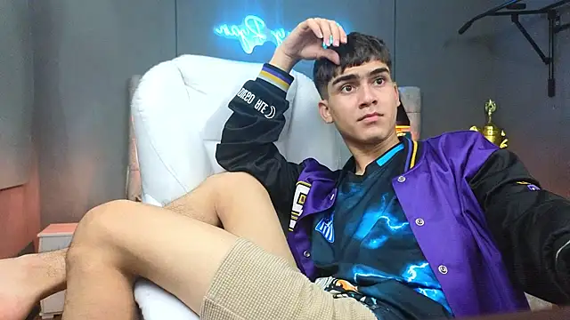 Snapshot of Tommy18__ chatting on 14, 2, 2025 Tommy18 online show from 14, 2, 2025