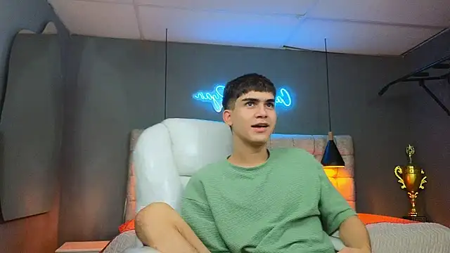 Snapshot of Tommy18__ chatting on 19, 2, 2025 Tommy18 online show from 19, 2, 2025