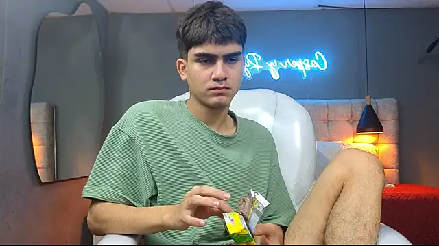 Snapshot of Tommy18__ chatting on 25, 2, 2025 Tommy18 online show from 25, 2, 2025