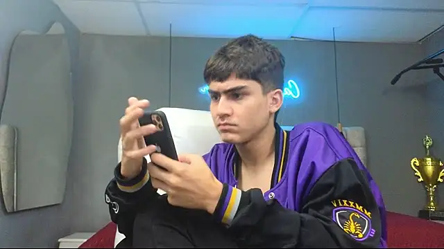 Snapshot of Tommy18__ chatting on 27, 2, 2025 Tommy18 online show from 27, 2, 2025