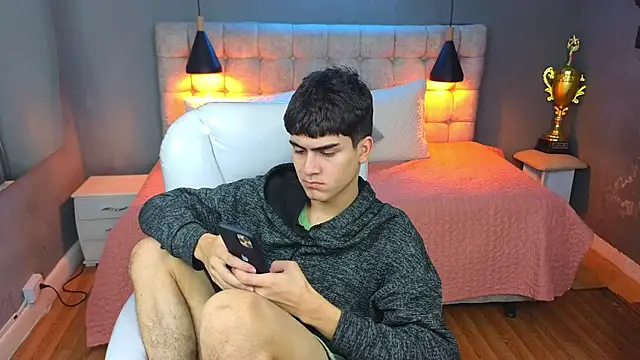 Snapshot of Tommy18__ chatting on 7, 3, 2025 Tommy18 online show from 7, 3, 2025