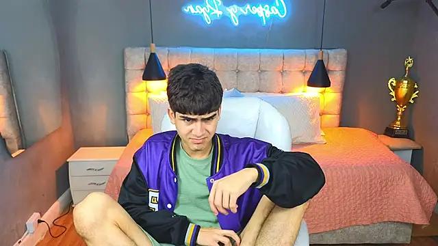 Snapshot of Tommy18__ chatting on 9, 3, 2025 Tommy18 online show from 9, 3, 2025