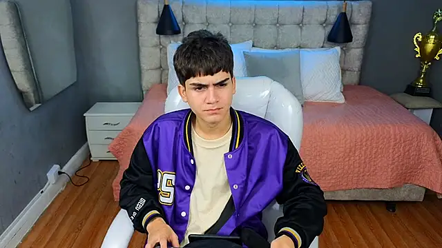 Snapshot of Tommy18__ chatting on 11, 3, 2025 Tommy18 online show from 11, 3, 2025