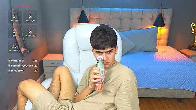 Snapshot of Tommy18__ chatting on 19, 3, 2025 Tommy18 online show from 19, 3, 2025