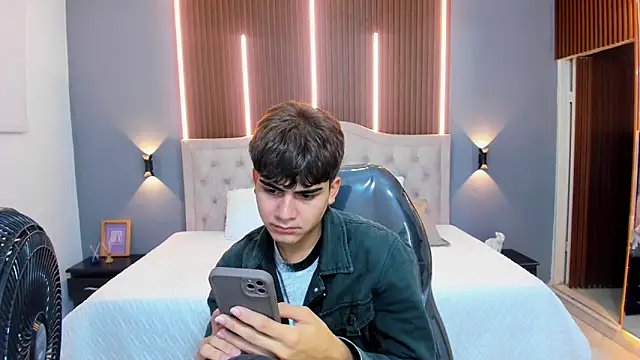 Snapshot of Tommy18__ chatting on 9, 9, 2025 Tommy18 online show from 9, 9, 2025