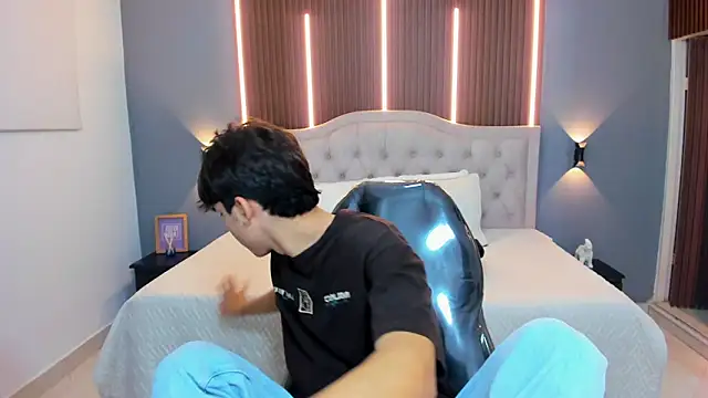 Snapshot of Tommy18__ chatting on 30, 9, 2025 Tommy18 online show from 30, 9, 2025