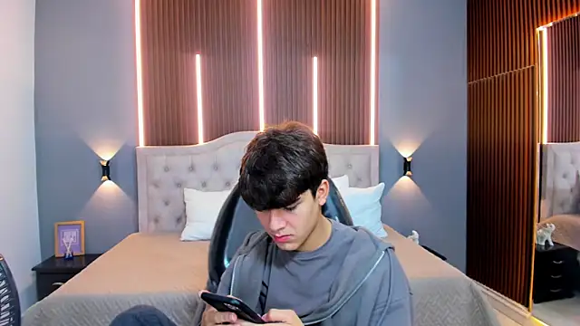 Snapshot of Tommy18__ chatting on 3, 10, 2025 Tommy18 online show from 3, 10, 2025