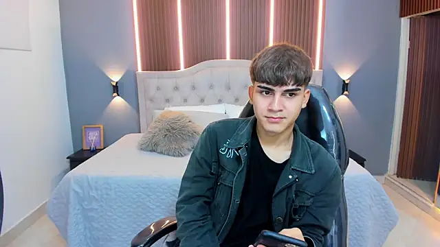 Snapshot of Tommy18__ chatting on 5, 10, 2025 Tommy18 online show from 5, 10, 2025